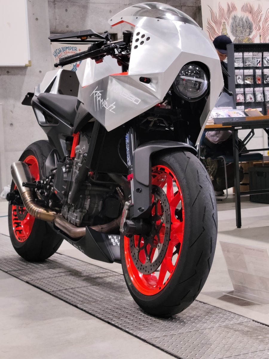 kap106's tweet photo. 加藤ノブキさんの NA 890 Kranich
ベースはKTM 890 DUKE R

#C2M2 #HaveABikeDay. https://t.co/Q6XqdhyEID
