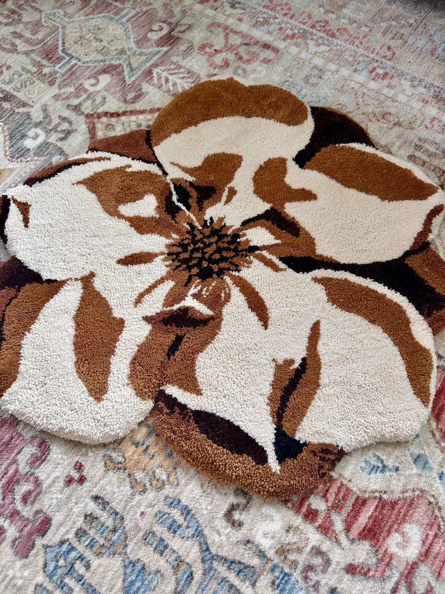 modernwestjava's tweet photo. jwc this jfw that idc my friends got me custom magnolia (1999) rug https://t.co/esSCfbbAK2