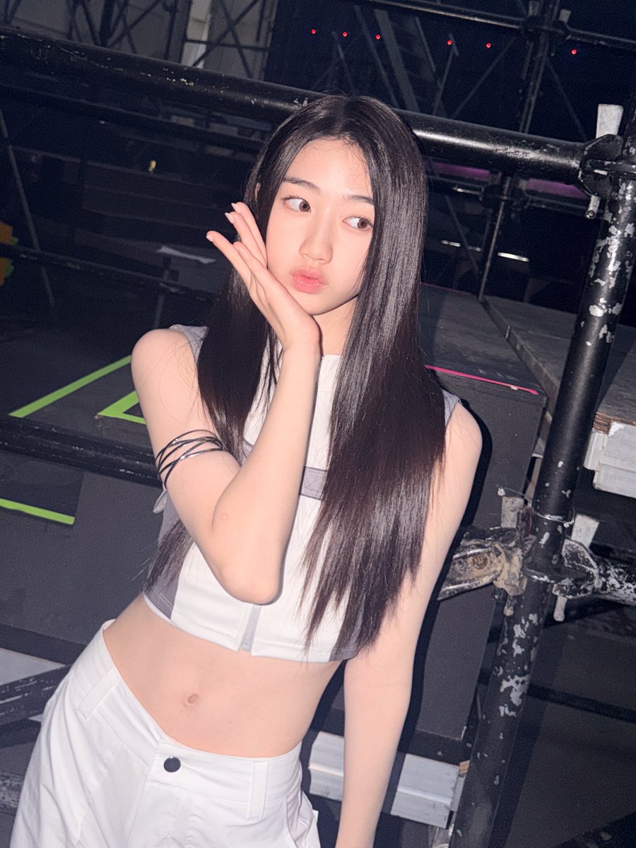 atouxe's tweet photo. 'WELCOME TO SOULITE' Behind Photo

#아윤 #AYUNE #A2OLITE #A2O https://t.co/Fy3ykHF1Ca