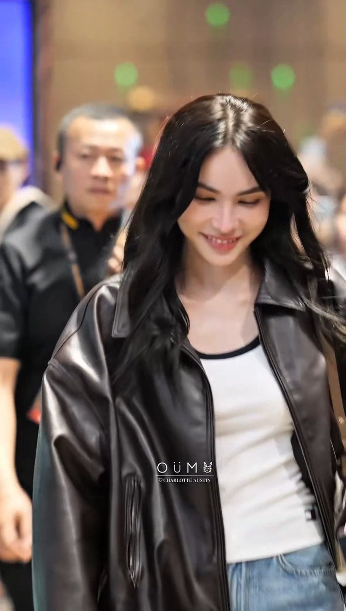 CniSm92969's tweet photo. ยิ้มนี้มีเสน่ห์อ่ะ ยอมเธอหมดทั้งหัวใจ🫠🫠

CL EFW2026 ICONSIAM #AurumBkkEFW26xCharlotte
#ชาล็อตออสติน #CharlotteAustin @itscharlotty https://t.co/kQXqigUFCk