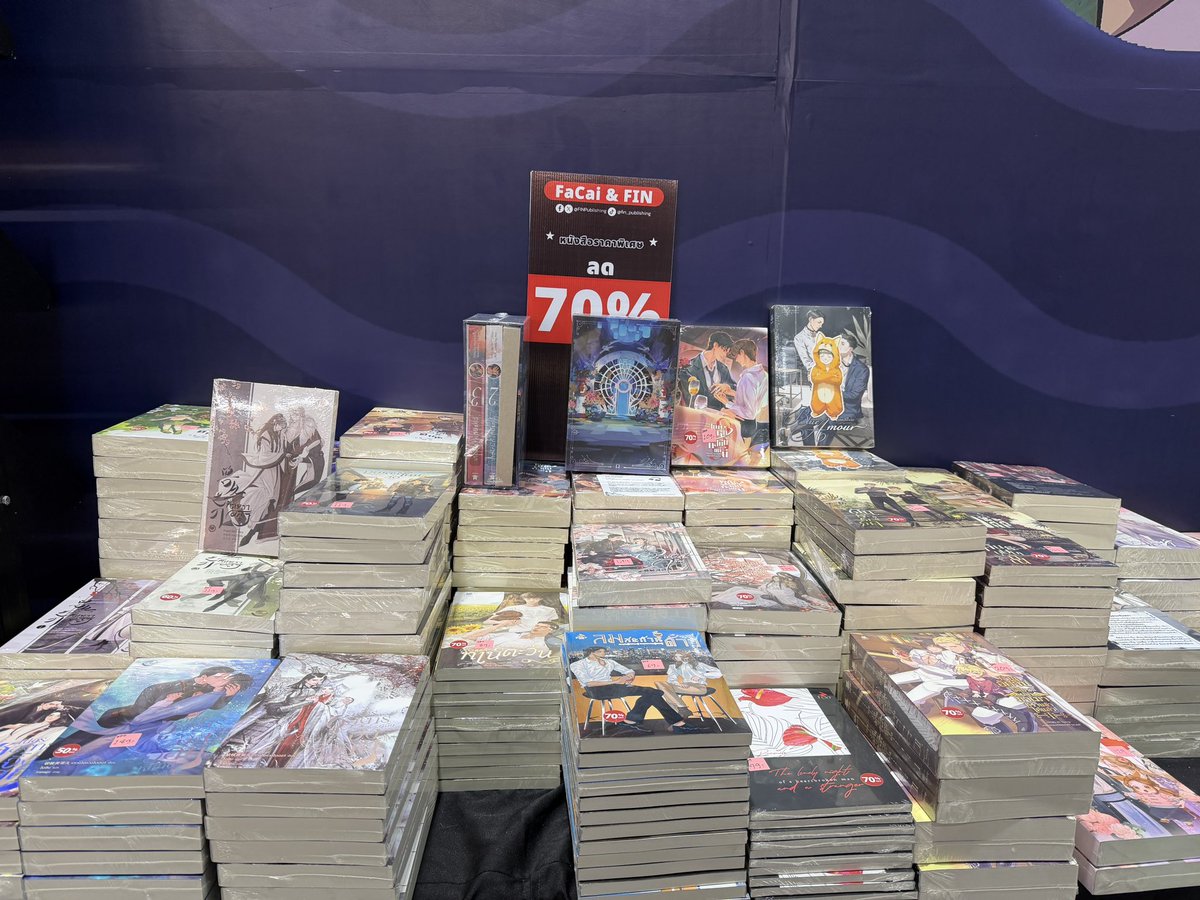 FinPublishing's tweet photo. แกว้ก แกว้กๆๆ แกว้กๆ แกว้ก! (แปล: อย่าลืมมาหานกแก้วน้อยที่งานหนังสือนะ!)

เจ้าต้าป๋ายน้อยมาตามตัวขนาดนี้ พี่ๆ นักอ่านอย่าลืมมารับน้องที่บูธ M42 กลับบ้านไปกันด้วยน้า 💓

✅หนังสือเล่มใหม่เข้าครบพร้อมจำหน่ายทุกเล่ม
✅หนังสือลดราคาสูงสุด 70% เติมของเข้าเพียบ!
✅โซนสุ่มมหัศจรรย์ซื้อครบ 1,000 บาท แถมฟรีถุงกระดาษ 19 Days และฟรีสุ่มเข็มกลัดคาปิบาร่าสุดน่ารัก

เช็กรายชื่อสินค้าที่นำไปจำหน่าย 📚https://t.co/WxMGrc4L7b

หากมีคำถามเพิ่มเติม inbox/dm

◠ྀིྀི◠◠◠◠◠◠◠ ꒰ 🌟 ꒱ ◠◠◠◠◠◠◠◠ྀིྀི 

Facai & FIN บูธ M42
ᯓ📒งานมหกรรมหนังสือระดับชาติครั้งที่ 31📒ᯓ
🗓️วันที่ 23 ตุลาคม - 1 พฤศจิกายน 2569 | เวลา 10.00 - 21.00 น.
📍ศูนย์การประชุมแห่งชาติสิริกิตติ์ ชั้น LG ฮอลล์ 5-7

#งานหนังสือ69 #ThaiBookFair2026
