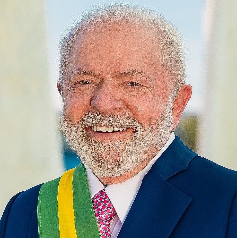 QGdoPOP's tweet photo. Folha de S. Paulo diz que Lula VENCEU debate com Flávio Bolsonaro.

“Flávio afetou preconceito, como quando sugeriu que Lula estava surdo — no debate anterior, o etarismo foi ainda mais explícito. Quando o presidente trouxe o caso pessoal do senador com a menina Ana Clara, engatando com a lembrança das relações de Flávio com milicianos do Rio. O presidenciável do PL perdeu o rumo, repetindo clichês”.