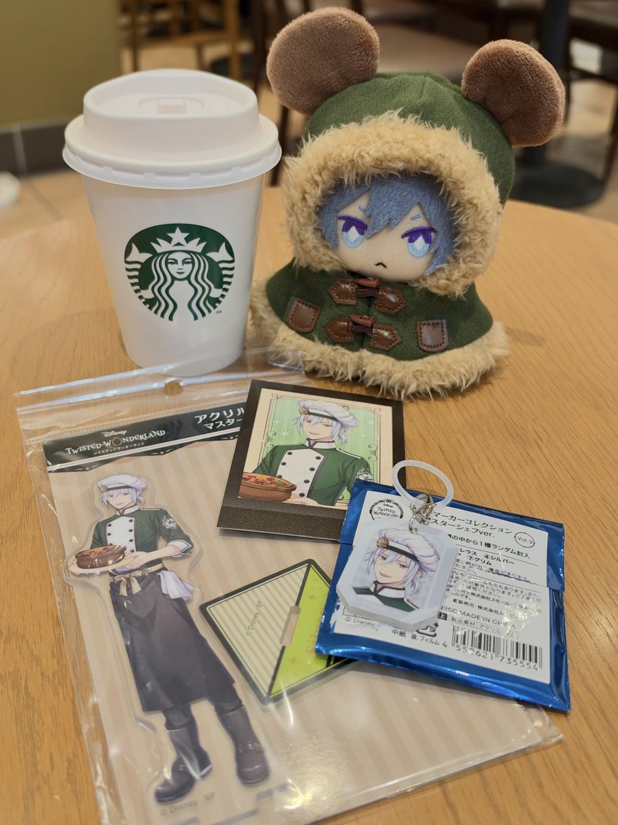 silv_o515's tweet photo. 朝イチ行ってきました⸝⋆
フェア特典は引けずだったけど、その他バラチャレ大優勝👏🏻
同じ建物内にディズニーストアあったので、気になってたポンチョ1つ買ったら緑色でした💚やった〜🙌🏻 https://t.co/PFFrviEu3U