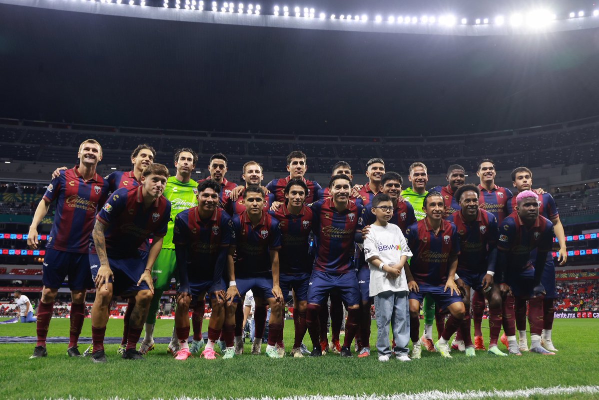 Atlante's tweet photo. La #FamiliaAzulgrana 🔵🔴 https://t.co/cknH2Ammho