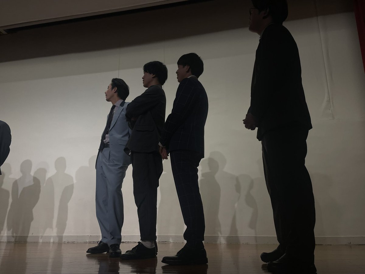 willow1109's tweet photo. カルロスがJ-POPで盛り上がってるの最高の瞬間でもあり少し寂しい時間でもある
カルロスメンバーが同世代の仲良しなのがわかって嬉しくなるのと同時に、私には世代が違いすぎて置いてけぼりになることが多いので
でも客を置いていってでも盛り上がってるのが最高なのでこれからも置いてってください https://t.co/jXZWzf5J16