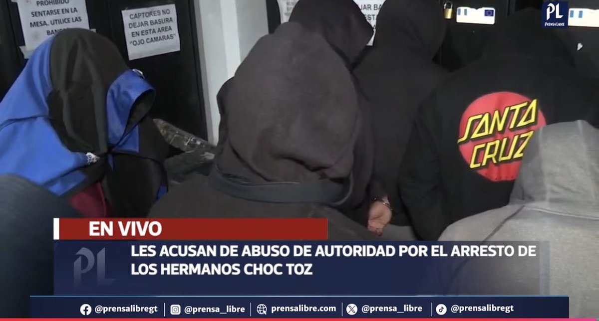 marvindelcid's tweet photo. A los siete @PNCdeGuatemala hasta les dieron suéter con capuchón.

Pero a los hermanos Choc hasta los arodillaron. Así opera la policía en #Guatemala https://t.co/uYHze53LrC