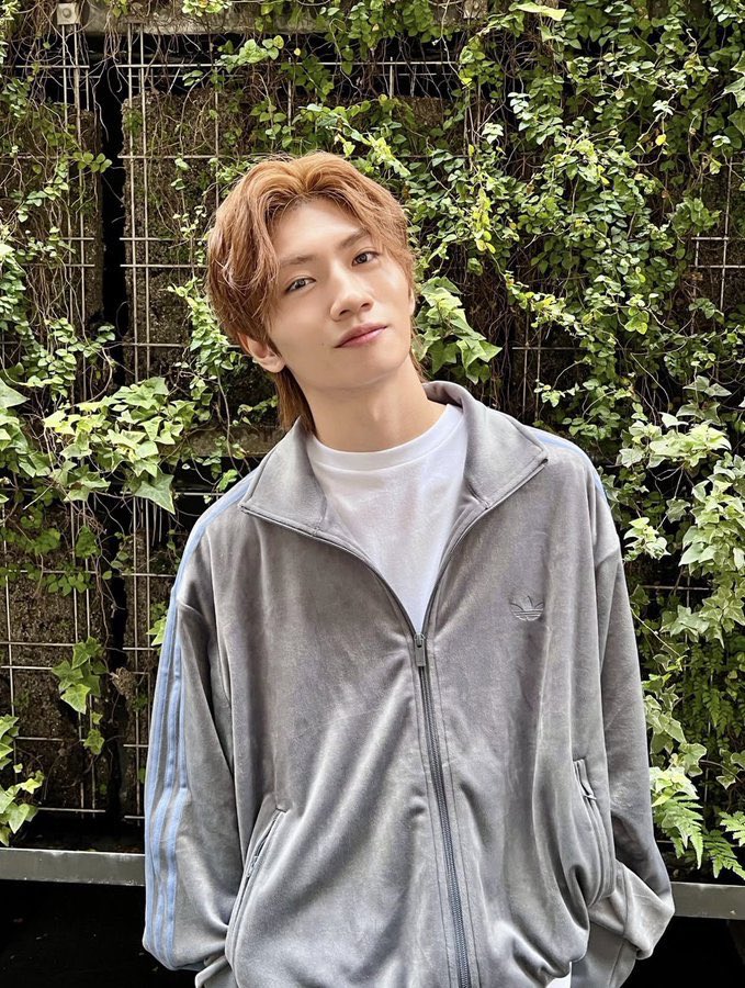 eamieasa's tweet photo. 高校の時⬅️で卒業して会わなくなった男と20歳の同窓会で➡️で再会したい
迂闊じゃなくて軽率に好きになるから https://t.co/mGLqcQpX6F