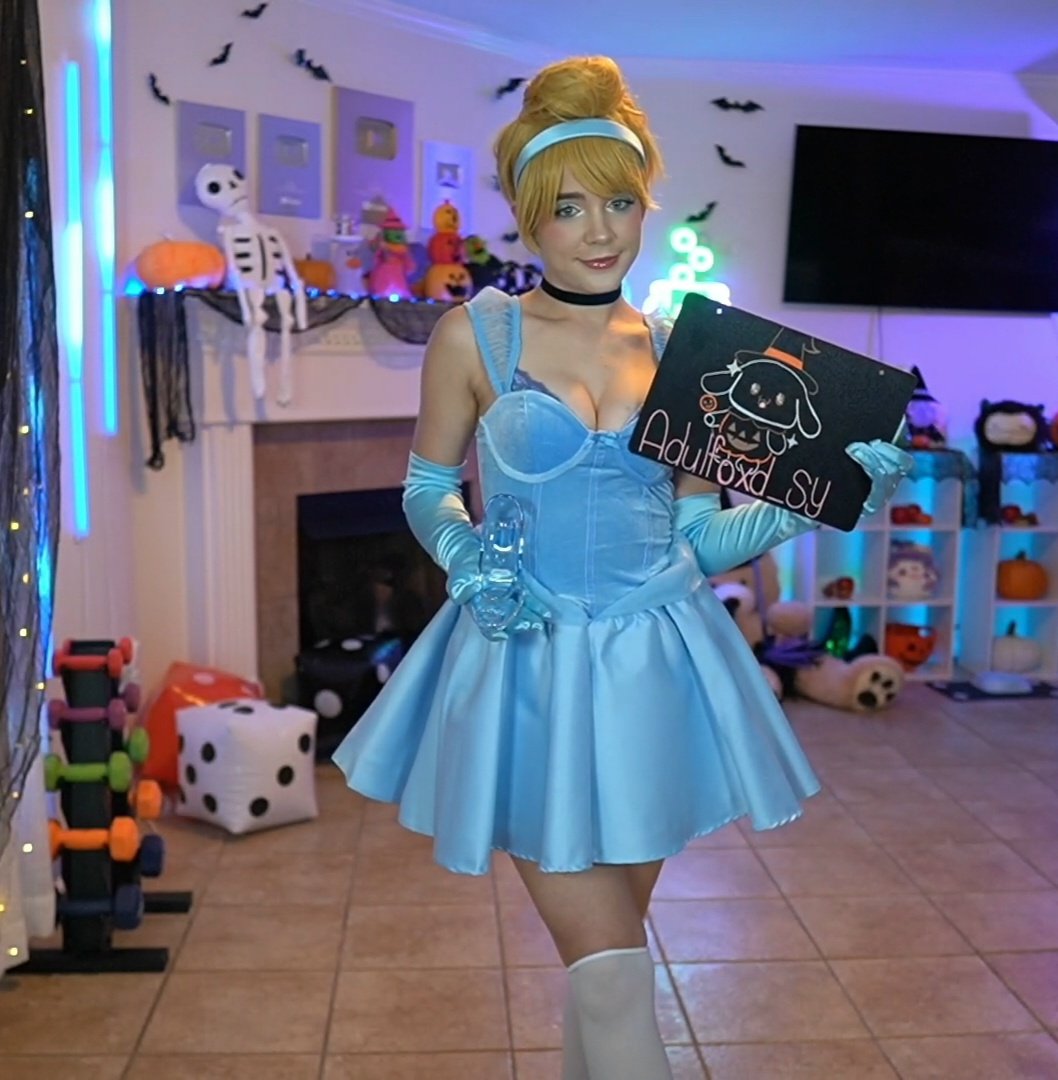 adulfoxd_'s tweet photo. Tercer zing del mes esta vez toco un hermoso cosplay de cenicienta 🩵 Muchas gracias @staryuukiii por el bello zingsito 🤗
#staryuukizings https://t.co/B61k8UU8v2