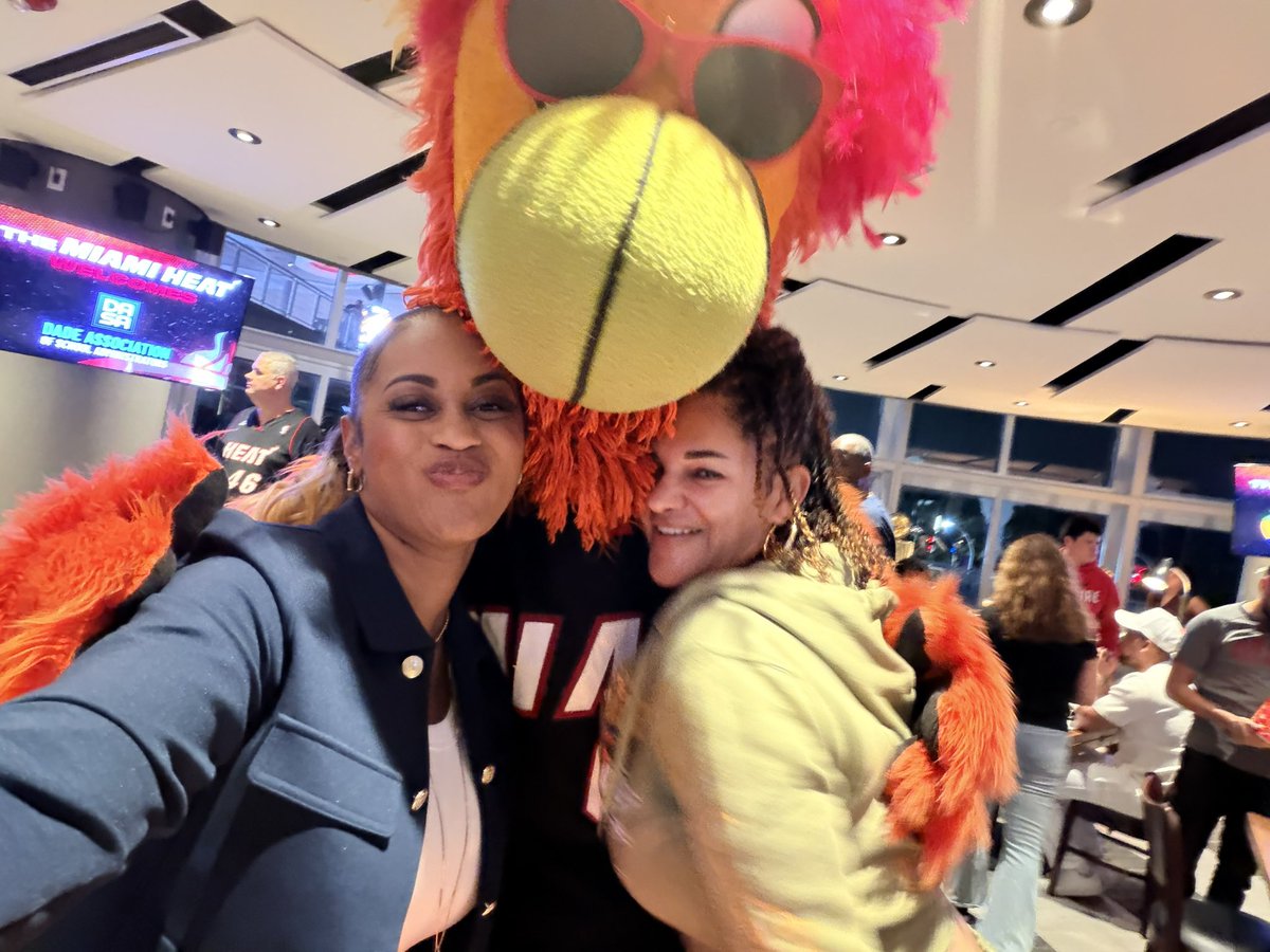 mscisely's tweet photo. 🏀🔥 What an AMAZING evening at the DASA Miami HEAT Networking Event! We kicked things off with dinner at 601, enjoyed great networking, fellowship, and fun, and topped off the night cheering on the Miami HEAT! ❤️🖤🏀 Great connections and unforgettable memories! #DASA #MiamiHEAT https://t.co/D5uuzVQFlr