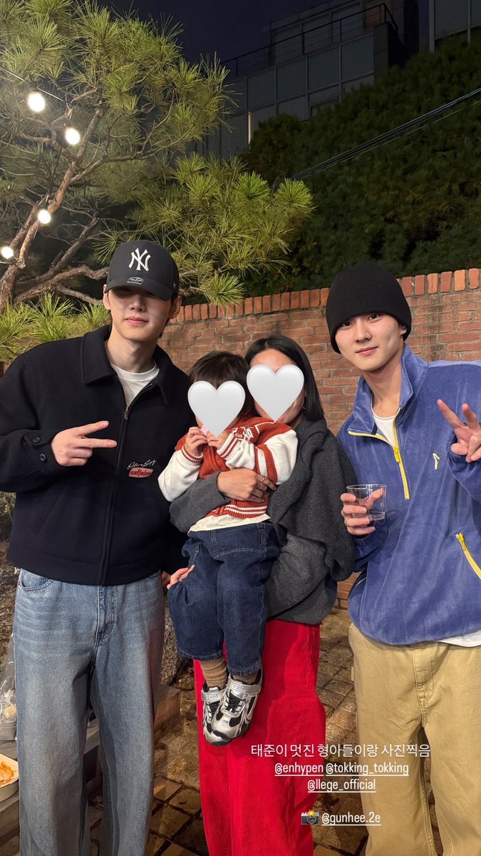 3DOUD3's tweet photo. 리지 파티에서 뵌 잡지사 에디터분이랑 태릉즈 사진 찍었다 ㅋㅋㅋ 
#성훈 #SUNGHOON #정원 #JUNGWON 📸 https://t.co/G1Q4ebECWc