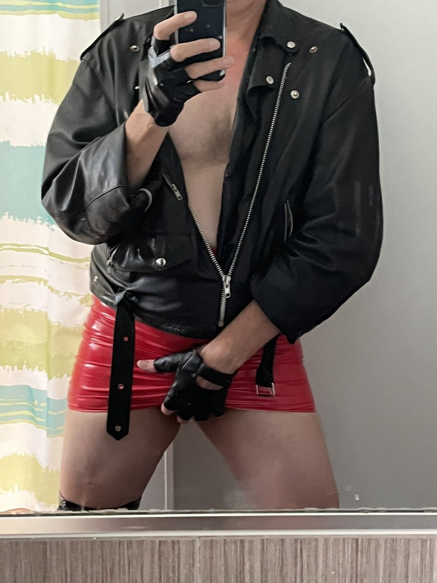 glamlatexbitch's tweet photo. Adult entertainment content @glamlatexbitch https://t.co/PZJ4G69Tog