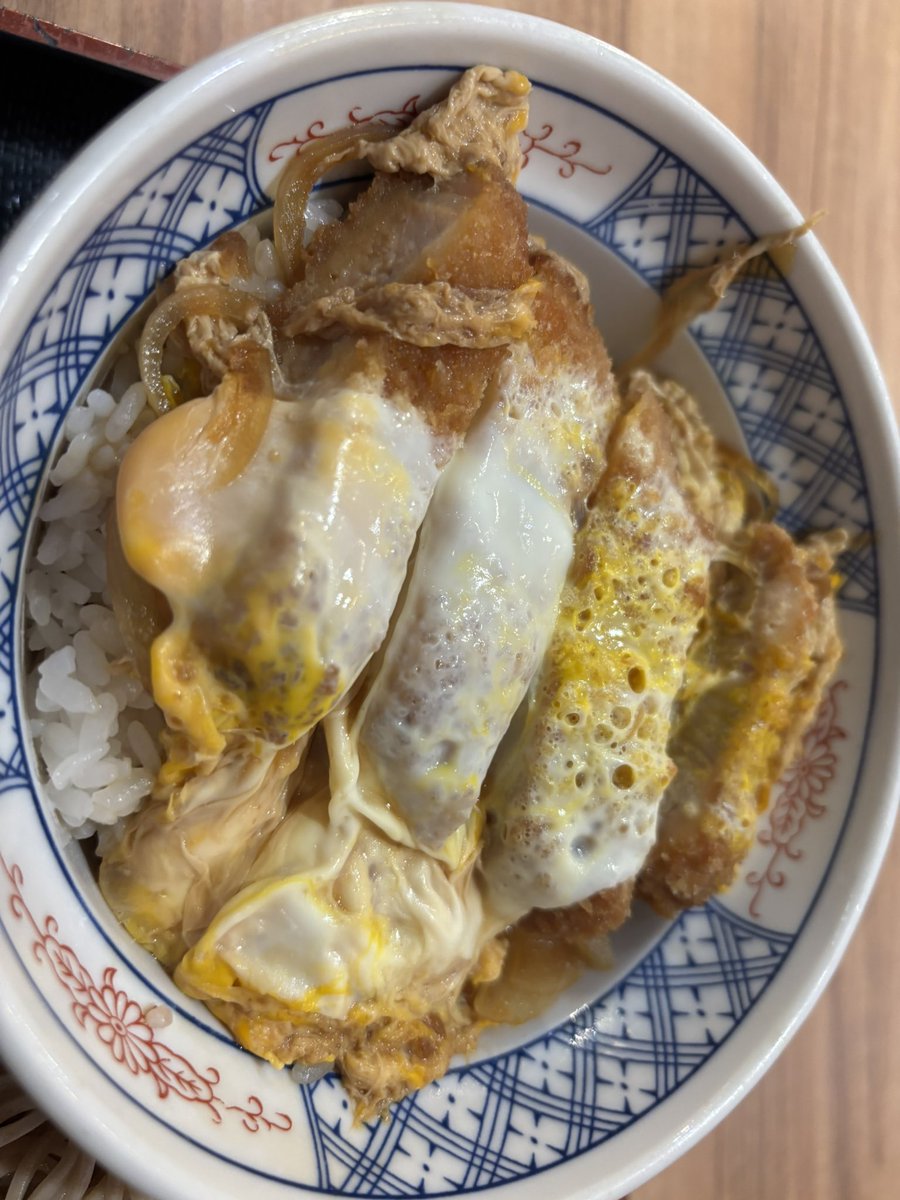 ToNiMu_T's tweet photo. 担げる「ゲン」ならなんでも担いだれ！！

デッカいカツ丼ベイスターズ！！
#日本シリーズ 
#ベイスターズ https://t.co/J20g9oYp3b