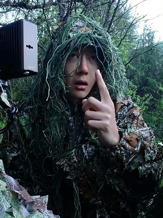 pit88ookii's tweet photo. ทุกคนไม่รู้หรอกเราพลางตัวมาซะขนาดเน้~~เดี๋ยวจะแว๊บไปตรงนั้นพอคนเริ่มทยอยเข้าฮอลล์เราจะพุ่งตัวเข้าไปตรงนี่!!!โอเค😁 https://t.co/OVKO4RfnqS