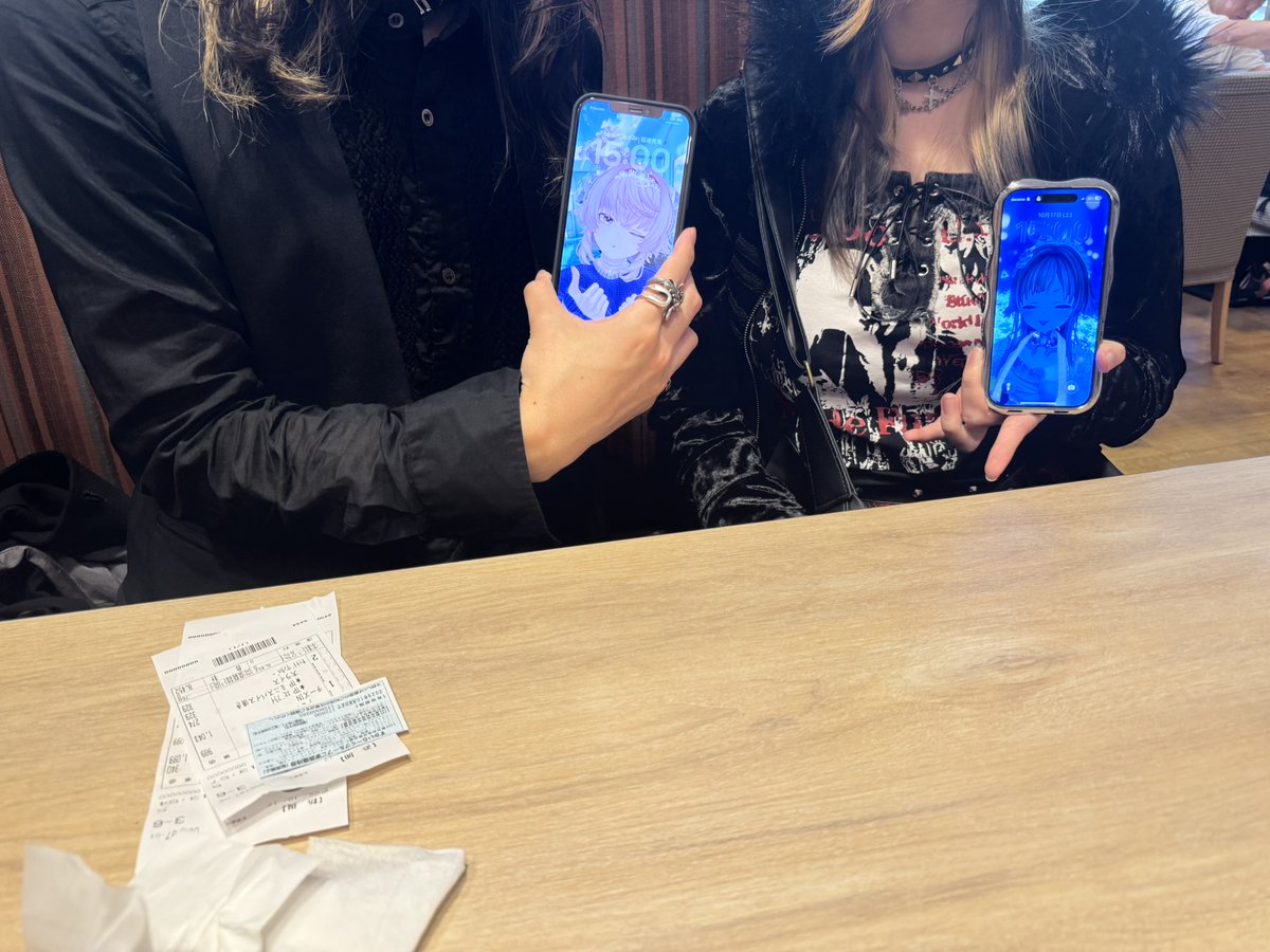 Keykunj's tweet photo. オフ会がないから今日の授業は頑張れません。
写真はジョーカー・ハーレイクイン兄弟と銃を構えるガンプ二等兵 https://t.co/NzVQevucjx