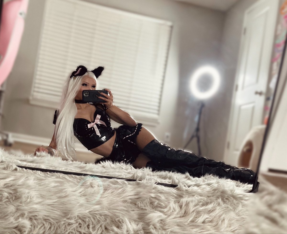 justfoxii tweet picture