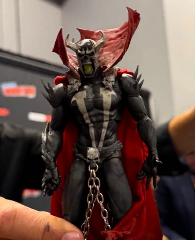 SpawnArchive's tweet photo. Prototype King Spawn pinless action figure displayed at New York Comic Con (2026).
#Spawn https://t.co/vZQ3fJATfm
