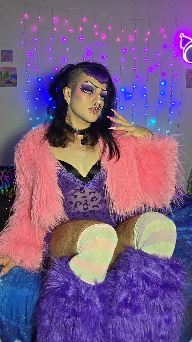 _helldrake_'s tweet photo. Thrifting was so successful, look at this cunt jacket and this stupid shirt. My 2 genders. https://t.co/YabnwRCu6r