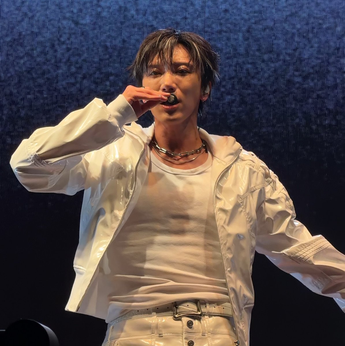 xkyuni's tweet photo. wow he's insane 🤣🤣 this view is crazy 
#ten  #TENLEE #TEN_USSHOWCASETOUR https://t.co/fBFystblWj
