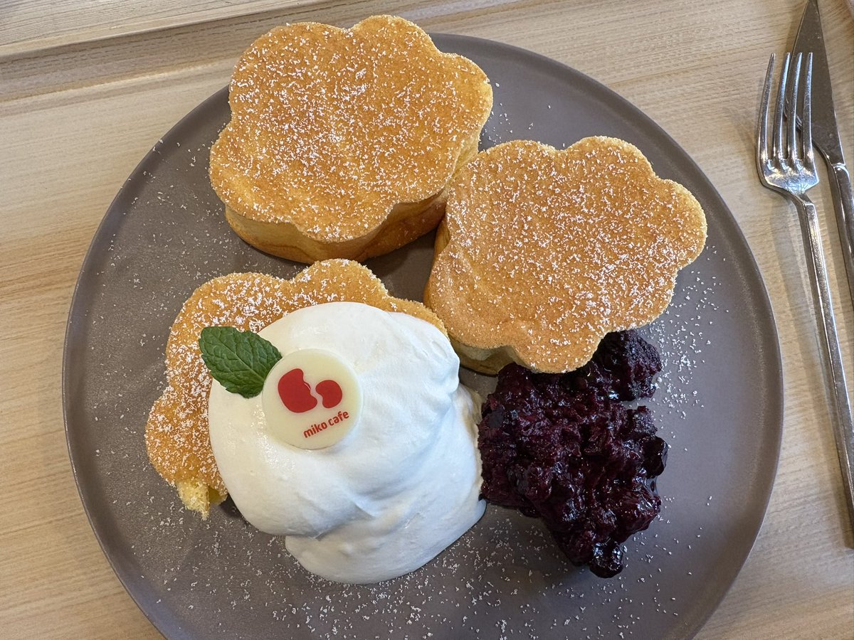 nasefee's tweet photo. 昨日食べたパンケーキかわいかったしめちゃくちゃ美味しかった🫶 https://t.co/T72ca7oU2S