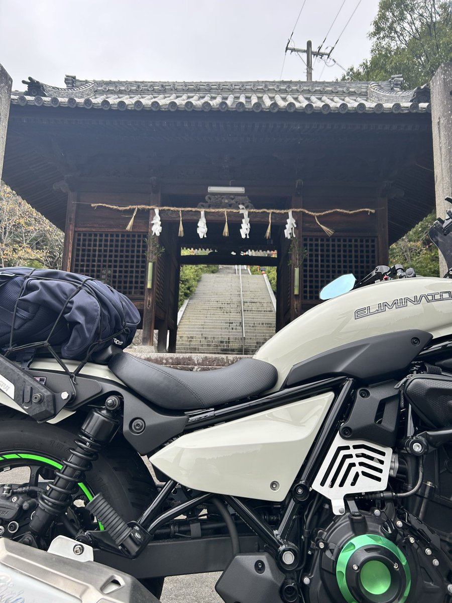 1XLSKNDS17Cs2fJ's tweet photo. バイク神社⛩️シリーズ
熊岡八幡宮
階段すごいなぁ

#エリミネーター
＃ツーリング https://t.co/F928Y0iu39
