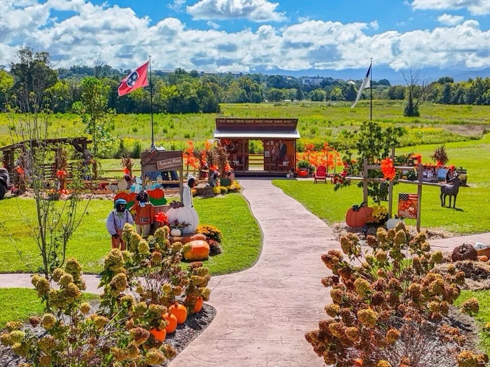SevierFun's tweet photo. Hidden Mountain Resort knows how to celebrate fall in the Sevierville! 

They won Best Overall Display in the Sevierville’s 2026 HarvestFest Awards!

Their charming seasonal decorations at Ruthie’s Park are a colorful reminder of why fall in the Smokies is so special. 🧡 https://t.co/yUckm2uI1y