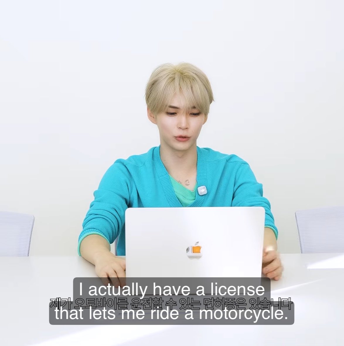 haodoeuvre's tweet photo. what doesnt he have a license for https://t.co/B2o84neW5X