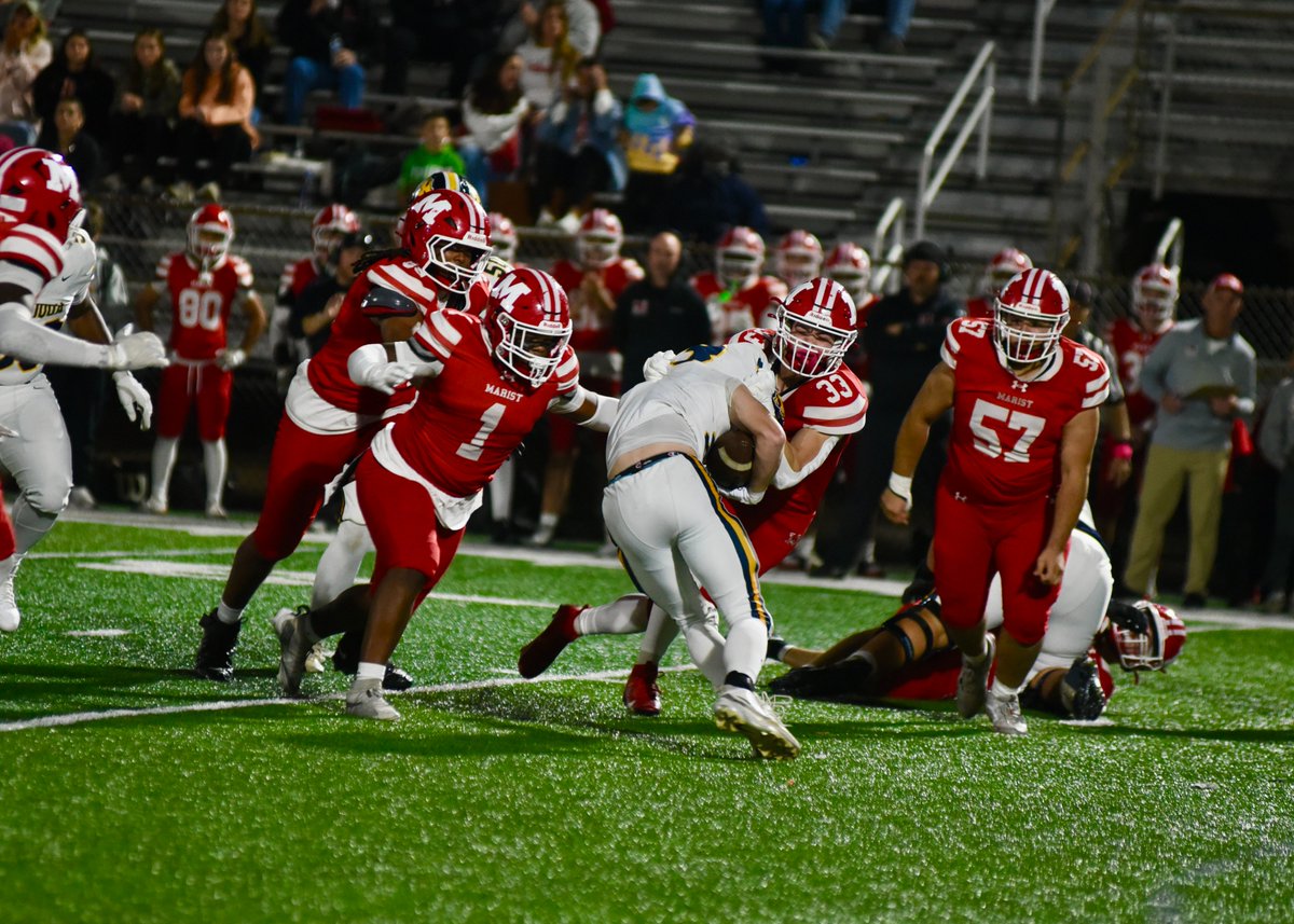 Tim_OBrien10's tweet photo. Marist 49 Neuqua Valley 28 FINAL
Conor Hunt 139 rush yds/3 TD, Jake Fleming 371 pass yds/3 TD, JJ Nash, Conor Fleming and Billy Nitsche rec TD each, Tommy Hosty rush TD, Brendan Killen INT for Marist (6-4) in Class 8A opening-round win. RedHawks at Mount Carmel in first round. https://t.co/iyw1N5fCpR