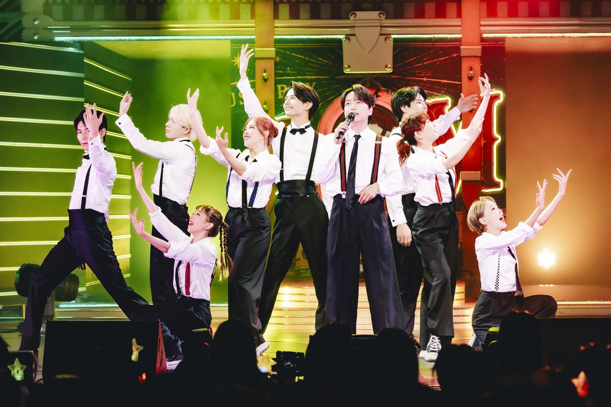 edgelinetokyo's tweet photo. 山崎育三郎 全国ツアー「山崎育三郎 LIVE TOUR 2026『19BOX ～STARMAN～』」完走！金色衣装も https://t.co/HkVKR8fdz3

公式レポート・写真6枚
山崎がプロデューサーを務める6人組グループ「PRIMO」が登場
#19BOX https://t.co/UYac00mNTX