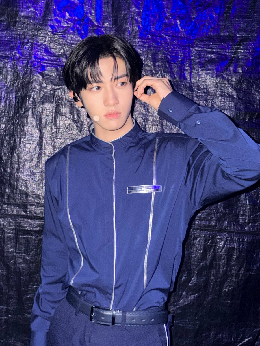 SouLite1012's tweet photo. 시원이 얘는 비닐같은 배경에서도 살아남는 수준이 아니라 걍 혼자 빛나고 잘나셨는데 https://t.co/wNN3a3zqg3