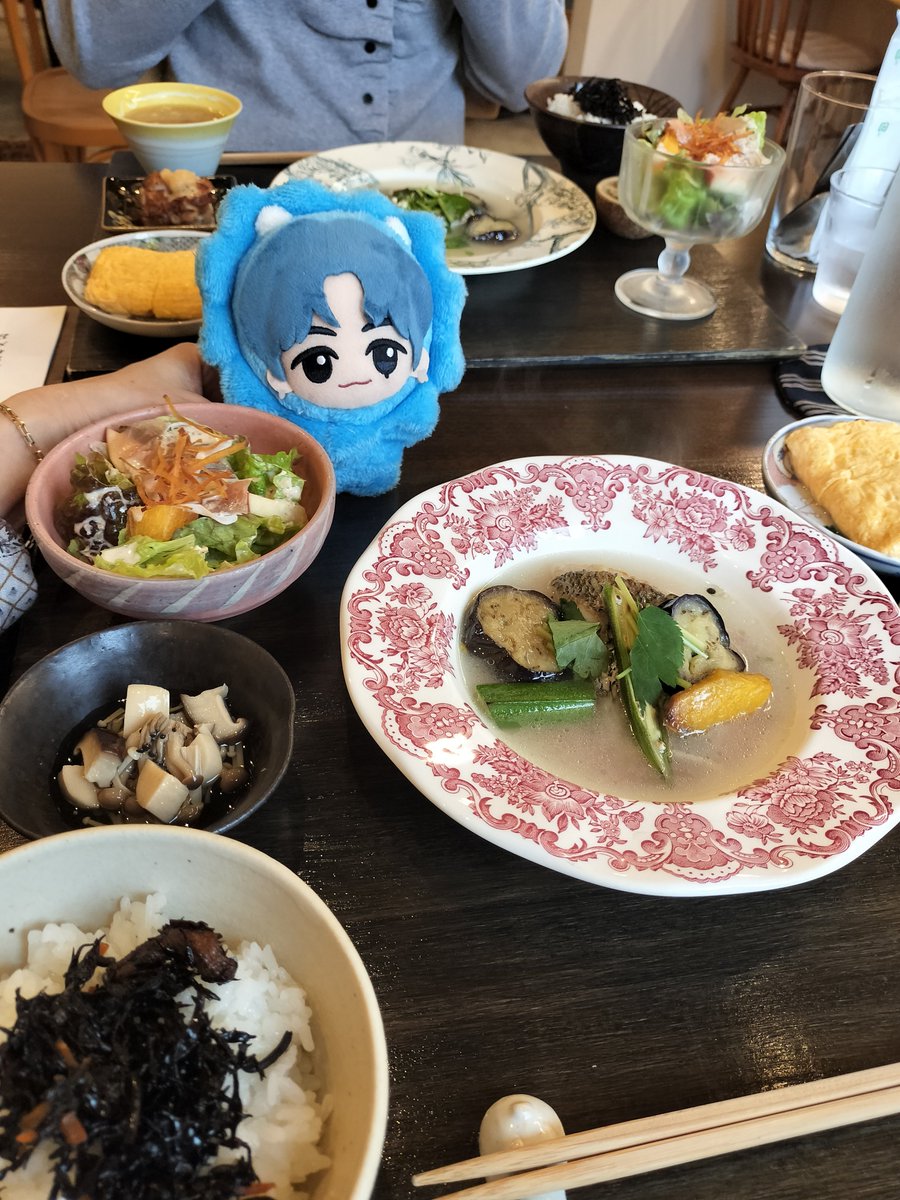 since2022dec's tweet photo. 八幡堀の「食堂まる 」でランチ　美味しそう！#シガクル https://t.co/nkiBPtQyRC