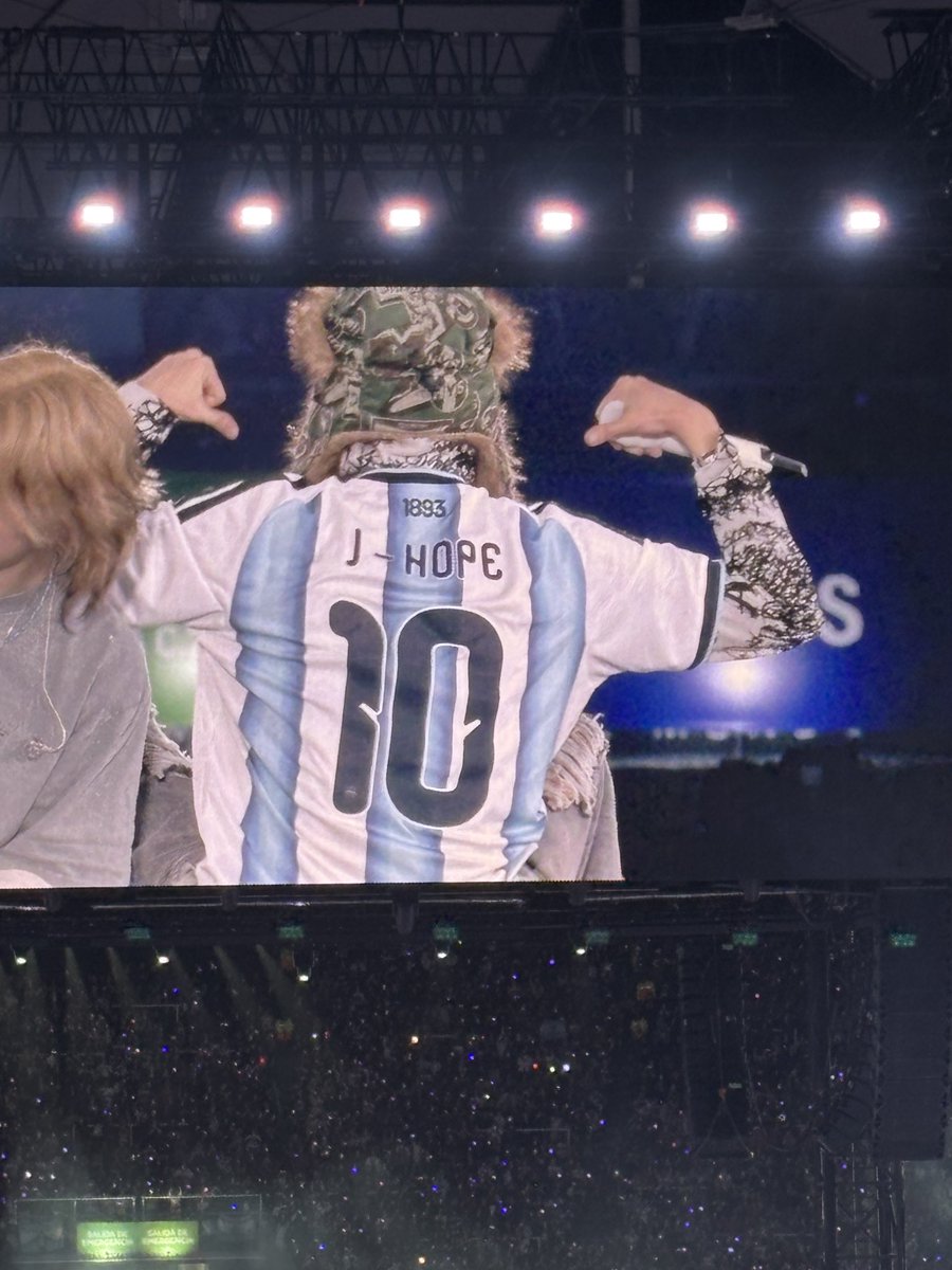 zoieve_'s tweet photo. @argmyprojects @mikrchan Gore para las anti Argentina https://t.co/0GLRz8u5YV