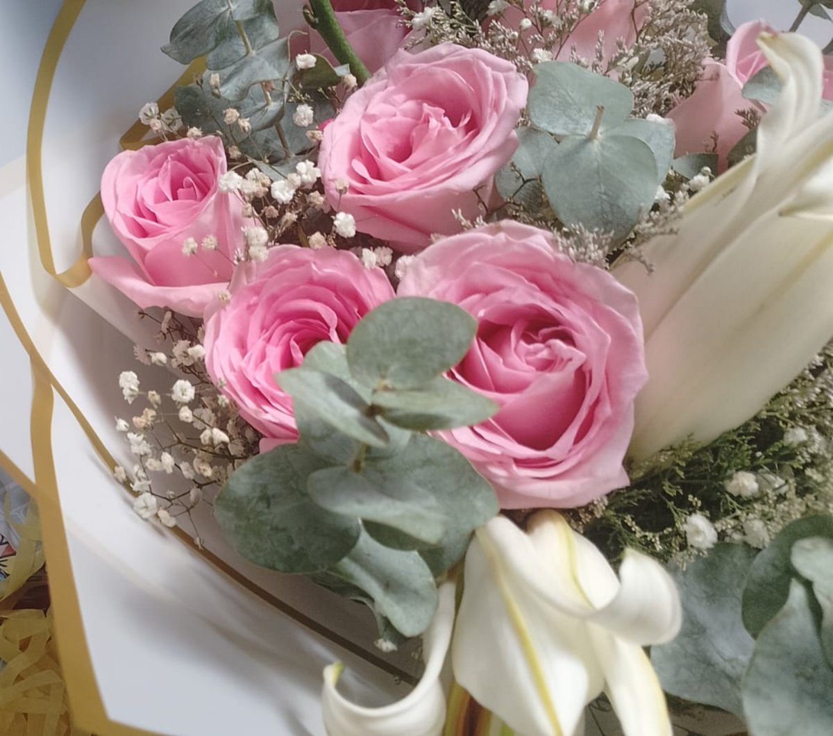 _JesterMoon_'s tweet photo. Y asi que me regalo flores mi novio🌸🩷 https://t.co/9SXLnZC1oV