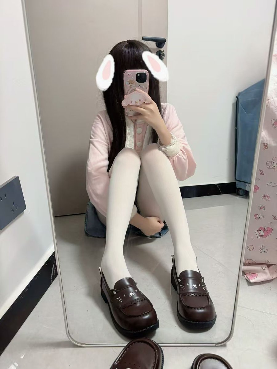 Peilo80's tweet photo. 秋冬季节外面平均温度15°-20°，但我的怀里36度，你是选择一个人在外面玩，还是选择和我约会，躺我怀里呢？  #杭州   #杭州个人 https://t.co/mELZH44Caw