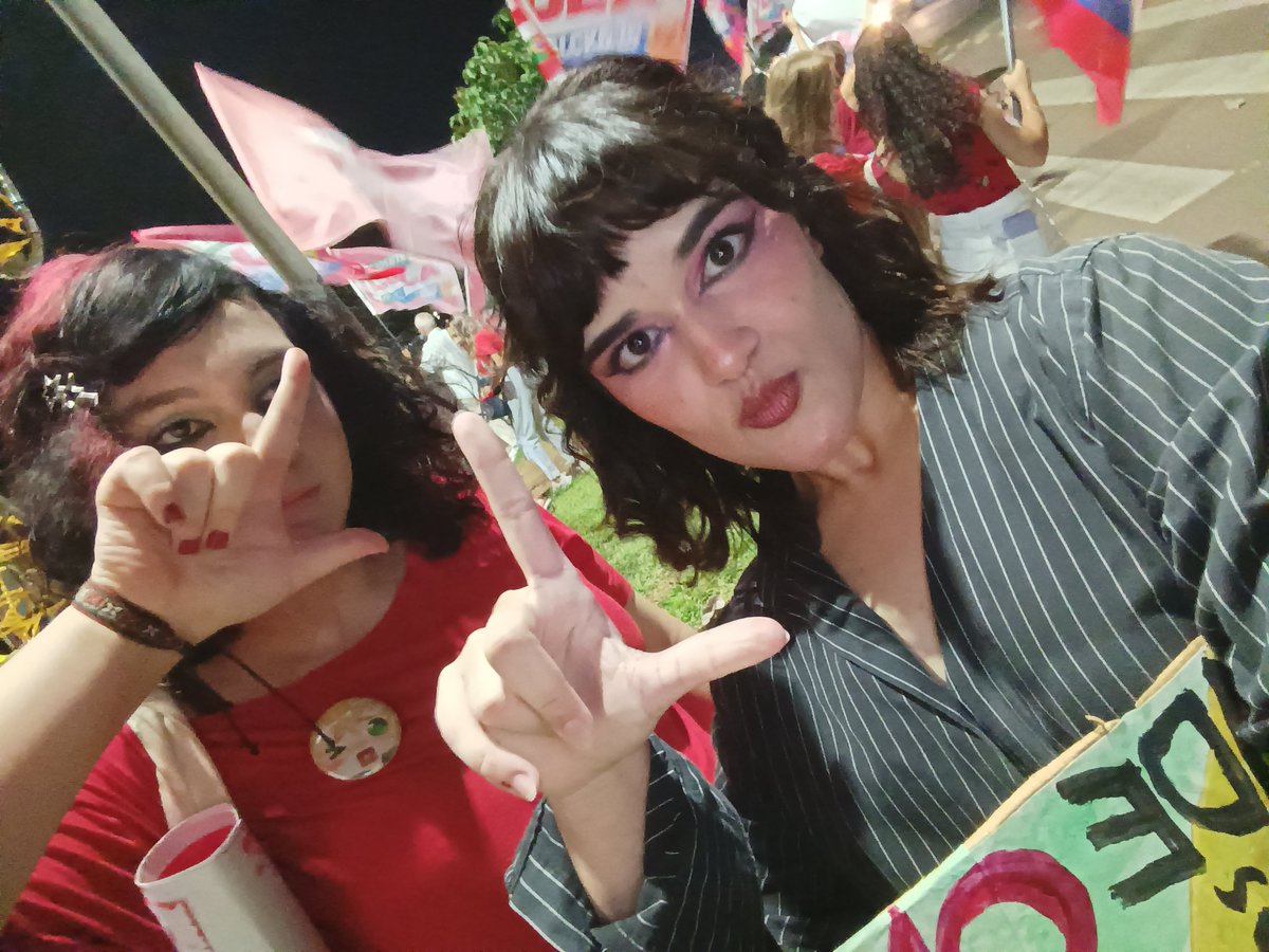 rottewoman's tweet photo. eu to psicose política total mas nao uso X, ent me sigam no tiktok. eu e deputada eleita Gleice Jane do PT MS na última foto!! @/dragonflyindigo https://t.co/iUY6y7E5G2