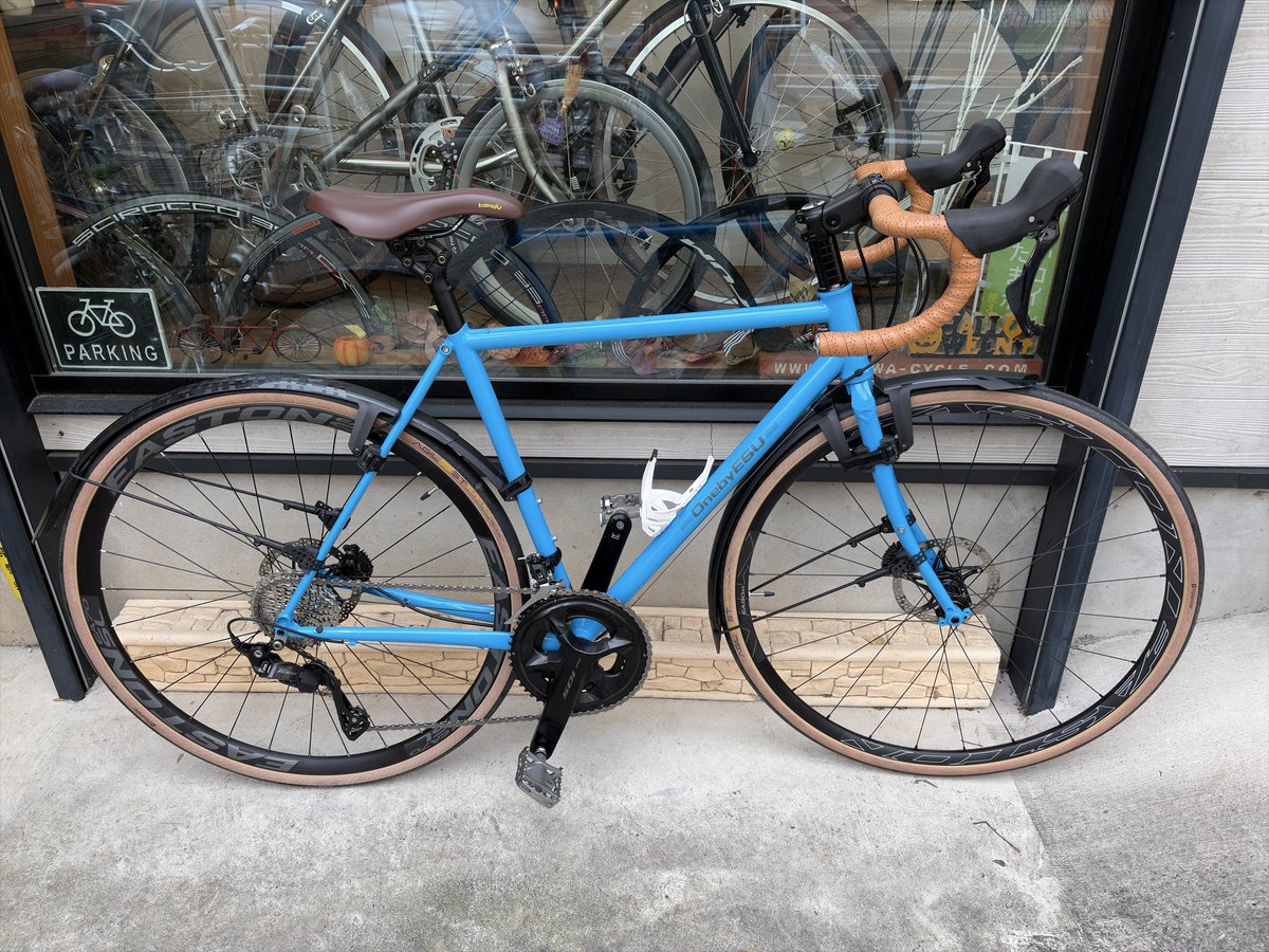 Aize_PLDTHF's tweet photo. my new bike…。
東京サンエスさんのone by esuからオールロードのJFF#703D。
1〜2台目とランドナーが続いたので、今風なロードバイクも欲しいと考えてたらお世話になってる東京サンエスさんから丁度良いのが。
初のSTIレバーとDISCブレーキ。
今度はこれで遠出してみよう。
#東京サンエス 
#onebyesu https://t.co/wpdJLAaRbh
