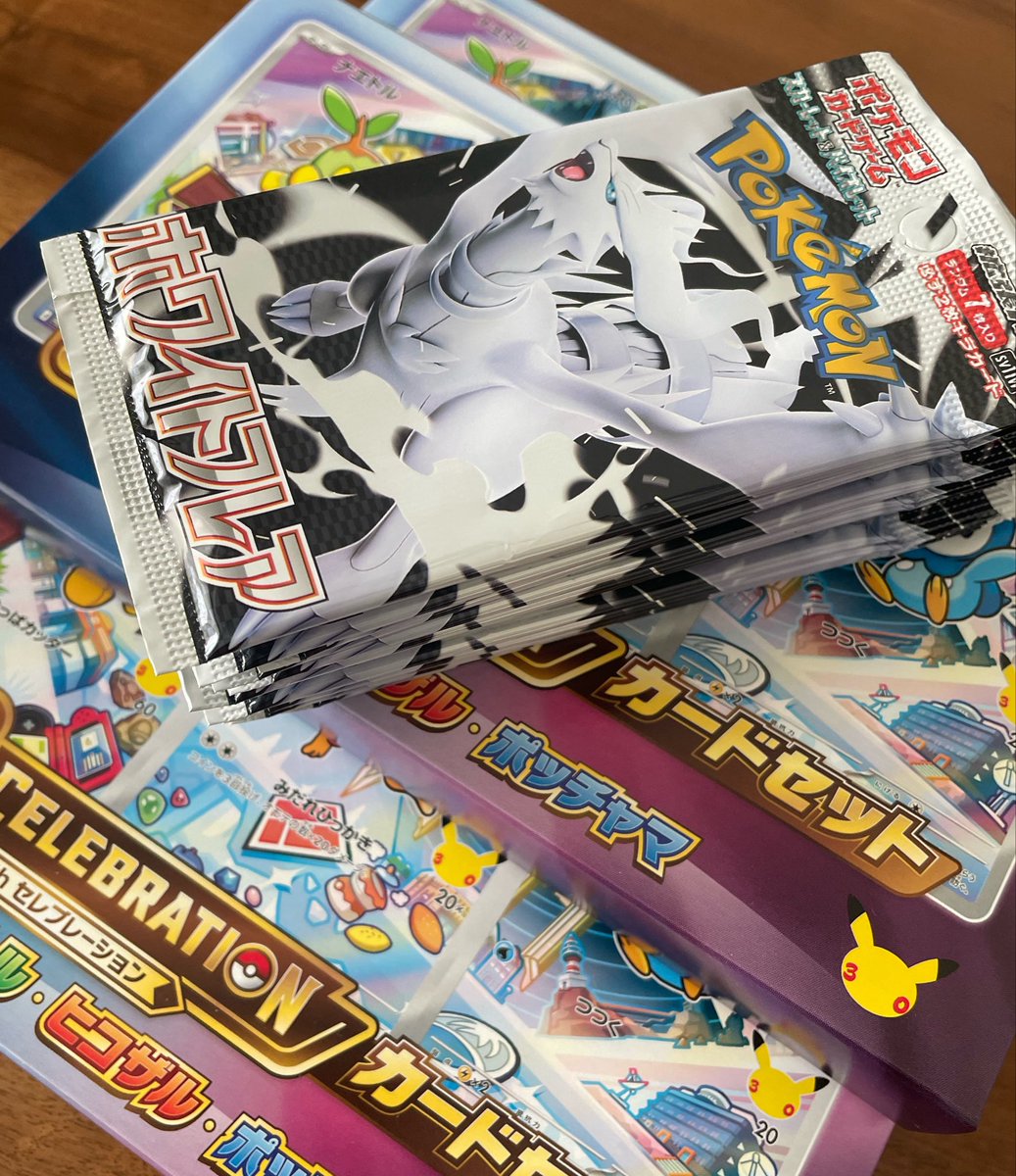 PEI20120711's tweet photo. 30th探して徘徊してたらホワイトフレアに遭遇🤩
#ポケモンカード
#ポケカ好きと繋がりたい https://t.co/lBu8ZdkbWq