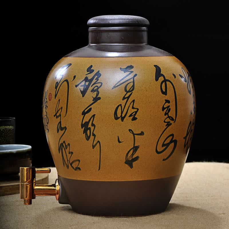9Ssatou's tweet photo. 今日、故郷の伝統的な酒「范牢坛」を久しぶりに味わった。故郷の風味が口いっぱいに広がって、心まで温まる一杯だった。 https://t.co/LpJ1nuoZnp