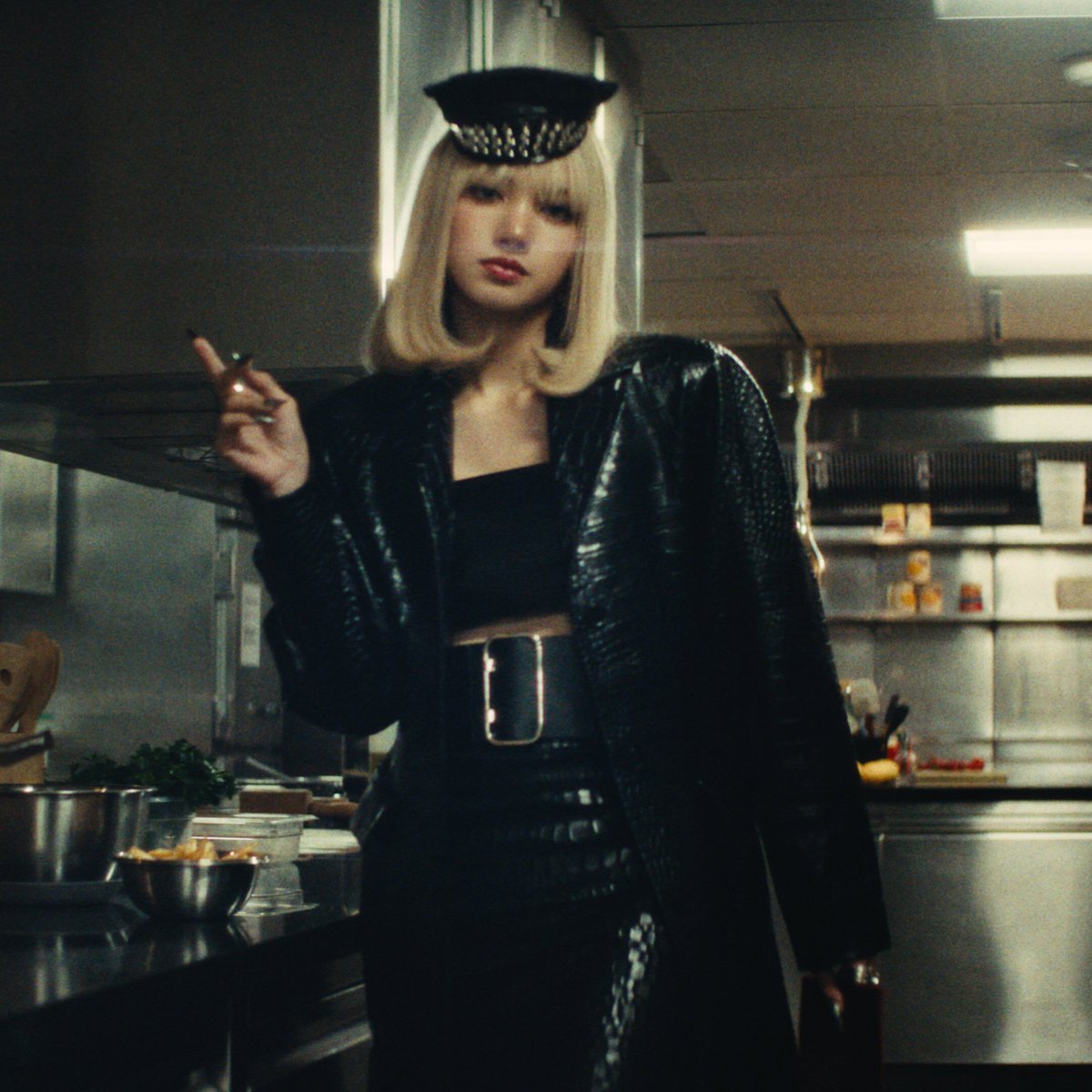 TheePopCore's tweet photo. LISA’s “Tarantino” music video closes its first 24 hours with 41.9 MILLION views on YouTube.  

— It becomes the second BIGGEST opening day for any music video this year on YouTube next only to her own "SaWaDiKa". It also becomes the third MOST-VIEWED music video in 24 hours by a K-pop Soloists of all time on YouTube, right after her own “Lalisa" and "SaWaDiKa."