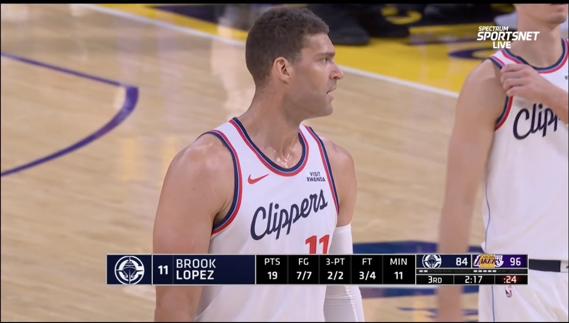 Kynxis_'s tweet photo. BROOK LOPEZ HAS 19 POINTS IN A 11 MINUTES. Brook MF Lopez lol lakers defense is ass 😭 https://t.co/XzKpIT09hM