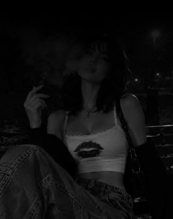 RMCASHB0URNE's tweet photo. ⠀

⠀ ⠀⠀ ⠀⠀𝐂𝐀𝐃𝐄𝐓:      ♢  
⠀ ⠀⠀ ⠀⠀violet rowe.
⠀ ⠀⠀ ⠀⠀edad: 21-22. 
⠀ ⠀⠀ ⠀⠀carrera y curso: arte, cuarto año. 
⠀ ⠀⠀ ⠀⠀grupo: becados. 
⠀ ⠀⠀ ⠀⠀fc: a elección.

⠀ https://t.co/Jv1my35GNh