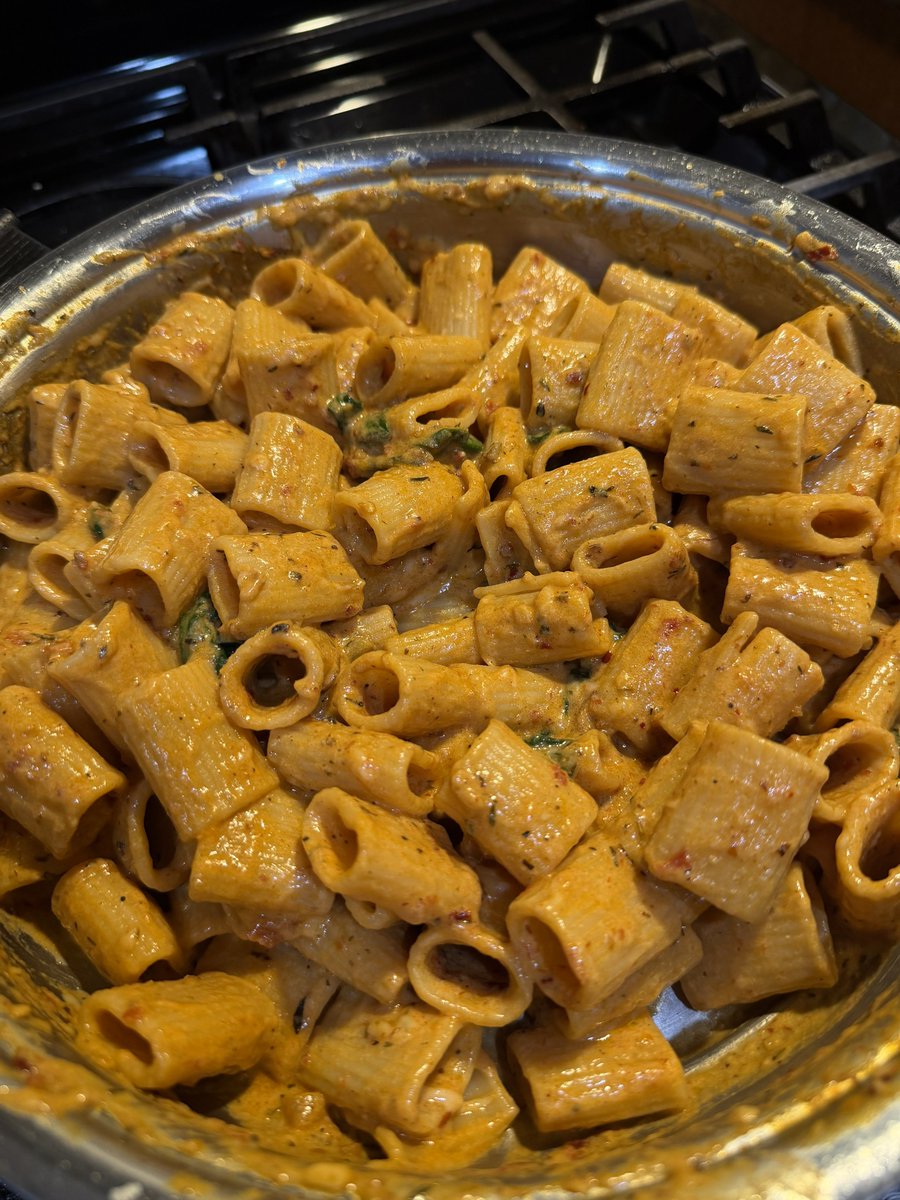 Tany_a20's tweet photo. Before vs. After 

(Steak &amp; spicy pasta alla vodka)  #Dinner https://t.co/AaQ5o9ziVV