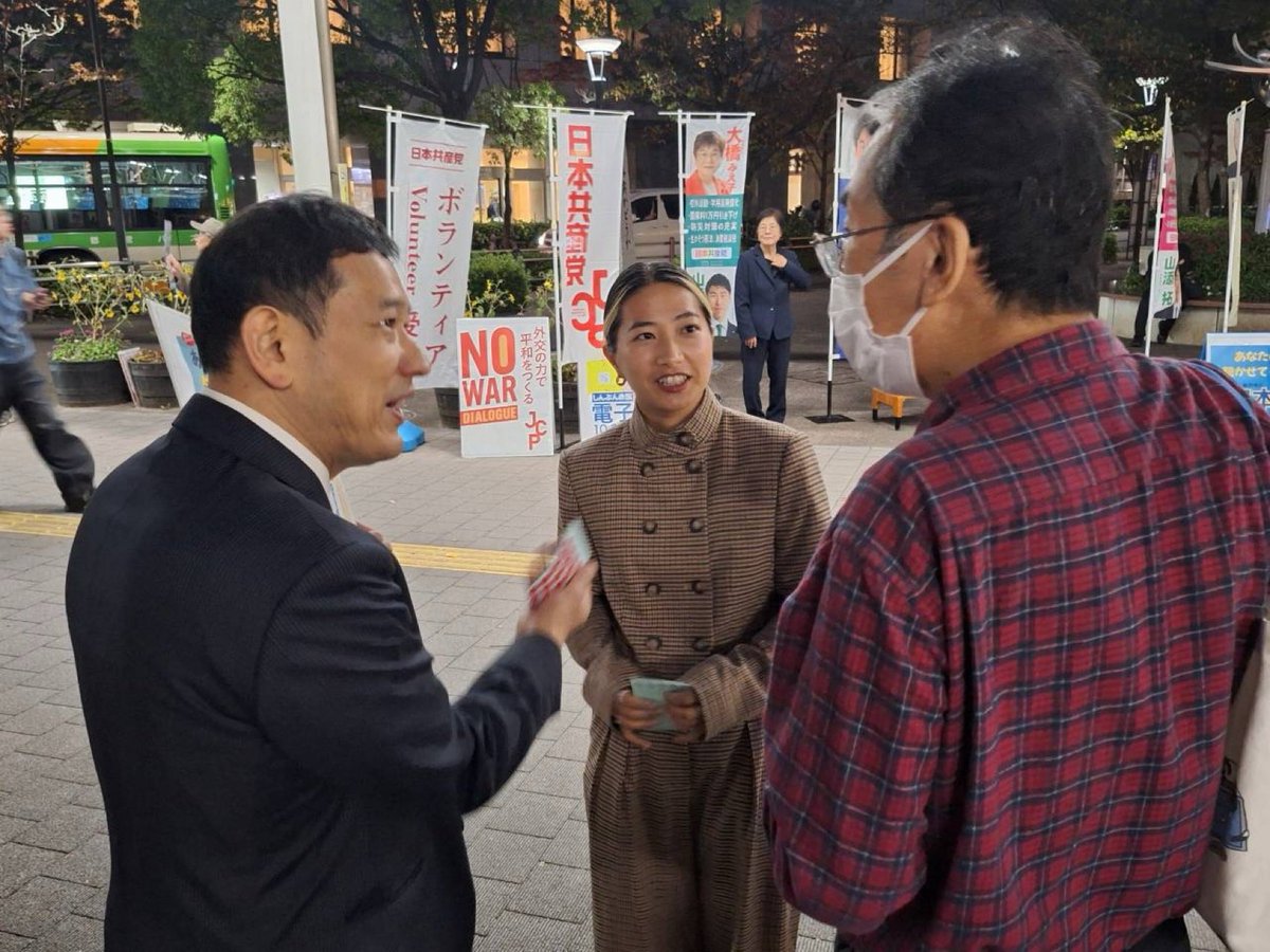 saetakezawa's tweet photo. 昨日は、船堀駅で
#宮本徹 さん #日本共産党江戸川区議団
 と一緒にストリート対話をしました🌼

#江戸川区 #日本共産党 https://t.co/QmyFdRqlNl