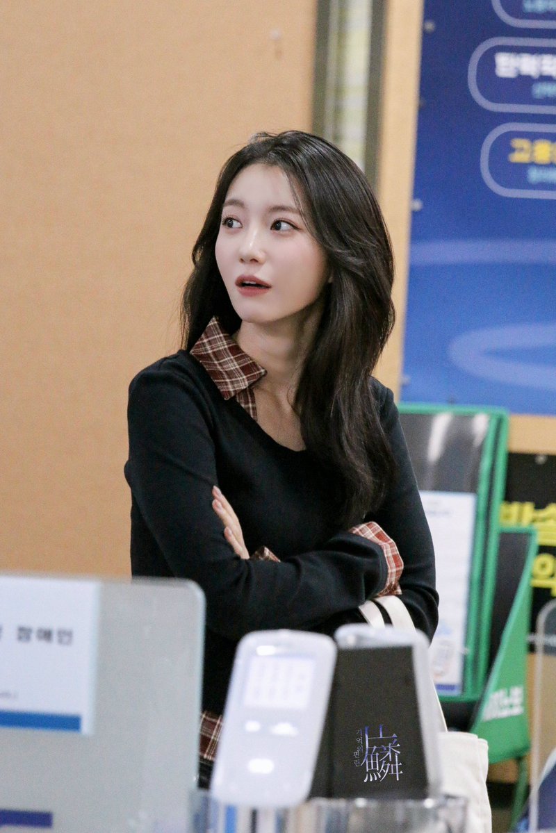 binmong_ tweet picture