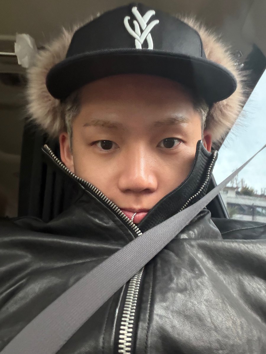 cocodae__'s tweet photo. CIMOL IS GOING TO DO LIVE HE SAID UEHEHEUEHEUHE https://t.co/j7Q1iL2pgt