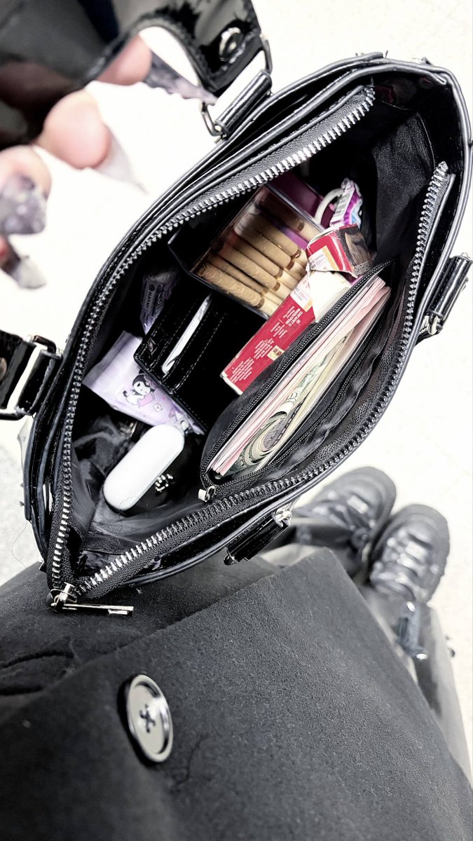 diafromhell's tweet photo. @aechtray need it in my bag :D https://t.co/SkF2M49oHH