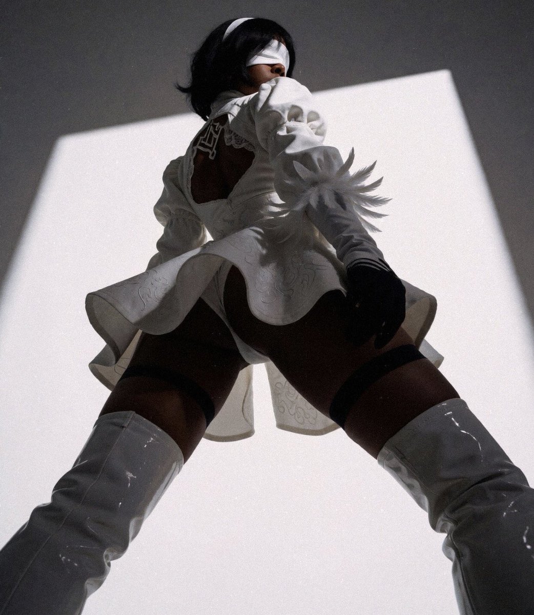 AHSTROL's tweet photo. Anyways here is me a black person cosplaying as whoever I want because who will stop me. 
#suestorm #2P #2B #raven https://t.co/RSI7UTMFtt