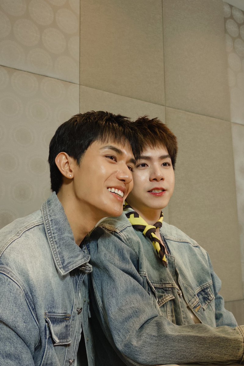 xanayaab's tweet photo. Personal space ? Who’s that ? 

A LOVELY DAY WITH NETJJ 
#BareNoteTripxNetJJ #NETJJ https://t.co/jK8cNmj9lL