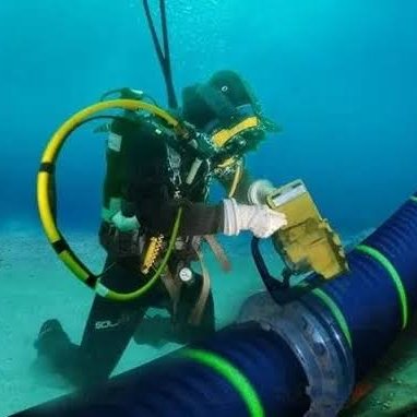 rkmtimes's tweet photo. BREAKING🇮🇷🇺🇸🇦🇪🇮🇶: Iran will launch a first attack on Undersea Internet Fiber cable in Hormuz with Torpedo Weapons, unmanned underwater vehicles (UUVs), naval commandos, and covert commercial shipping vessels to heavily affect Meta, Google, Hyperscalers, Saudi Telecom and Iraqi and Emirati Consortia who spent billions $12+ billion and trades about $2 trillion.
