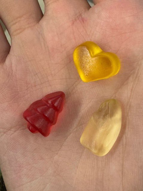 Jaehayok's tweet photo. Me or gummy bear?? @___@ https://t.co/QDYZlVpAaK