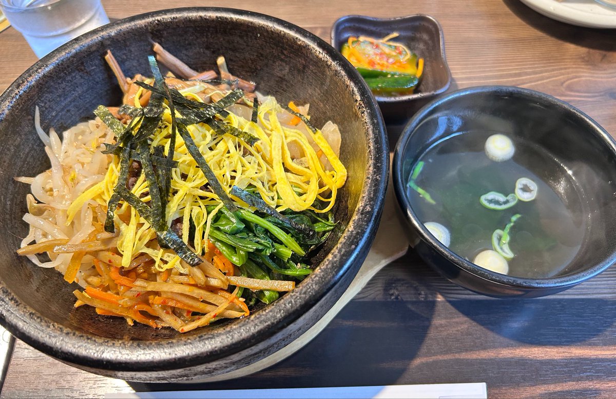 oossaanm's tweet photo. 今日のお昼ご飯😊🍚
いただきます😋
石焼ビビンバ～🎶 https://t.co/cNPJqjG7Fh
